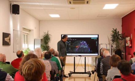 Las personas mayores aprenden a protegerse de amenazas cibernéticas gracias a la OMIC