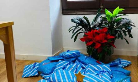 Treinta menores de la localidad reciben a través de Servicios Sociales ropa deportiva