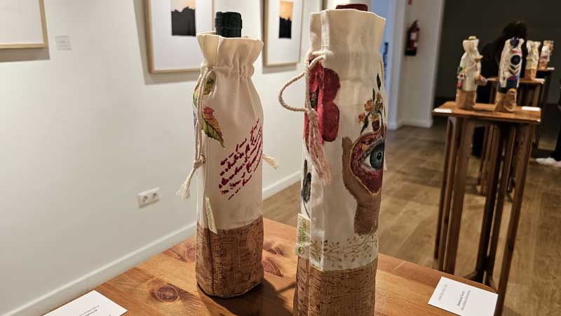 Arte en bolsas, fotografía, música y relato corto maridan en las Jornadas ‘Alma del Vino’