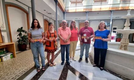 Los ganadores de la campaña ‘Miles de motivos…’ empiezan sus compras en el comercio de Valdepeñas