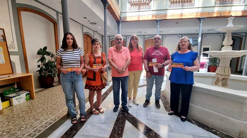 Los ganadores de la campaña ‘Miles de motivos…’ empiezan sus compras en el comercio de Valdepeñas