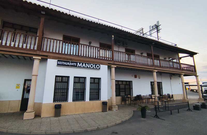Hostal Restaurante Manolo. Memoria viva de una familia que, desde finales de los años 70, ha hecho del trabajo diario y la hospitalidad su mejor receta