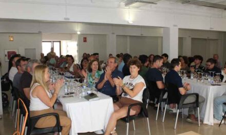 El Mercado Municipal de Villanueva de los Infantes acoge una cata de vino interactiva dentro de la programación de la Feria del Pimiento