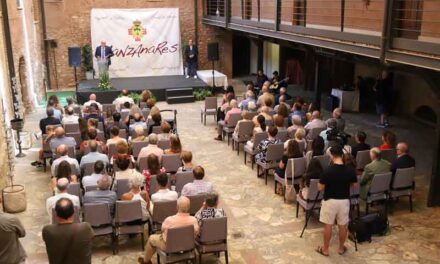 Esther Ruiz, Alex Serna y Juan José Fernández-Arroyo fueron reconocidos como Manzanareños Ausentes 2025