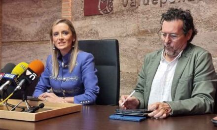 El madrileño Emilio Sierra, ganador del XLIV Premio Internacional de Poesía ‘Juan Alcaide’
