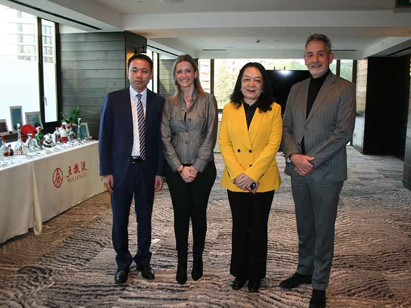 Valdepeñas y la ciudad china de Luzhou se hermanan para ampliar su proyección comercial y cultural
