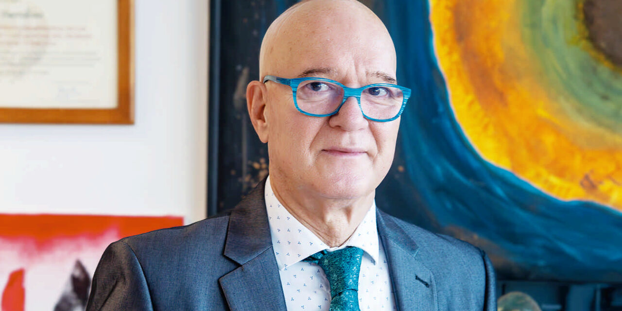 Julián Camacho, consejero delegado de Imás Televisión, cantante