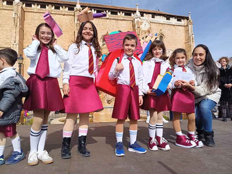 Originalidad y creatividad en los concursos de máscaras callejeras de Valdepeñas