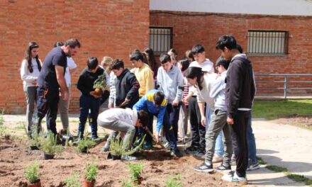 El IES Modesto Navarro también conmemoró el Día Internacional de los Bosques