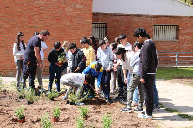 El IES Modesto Navarro también conmemoró el Día Internacional de los Bosques