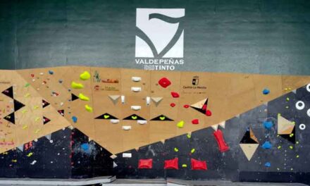 Valdepeñas impulsa la escalada con un rocódromo que aspira a ser referente regional