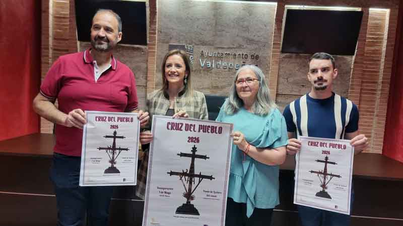 Irla pone de relieve la importancia de mantener las tradiciones como la Cruz de Mayo