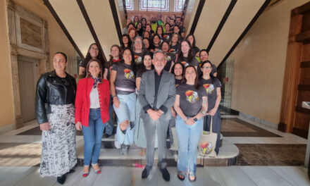 El alcalde recibe a mujeres forestales del programa internacional ‘WTREX Quijota’, que se forman en Valdepeñas