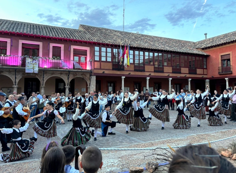 La Solana abre las Cruces de Mayo con más participación y nuevos enclaves