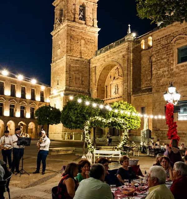 Villanueva de los Infantes volvió a enamorarse con una nueva edición de La Noche Romántica