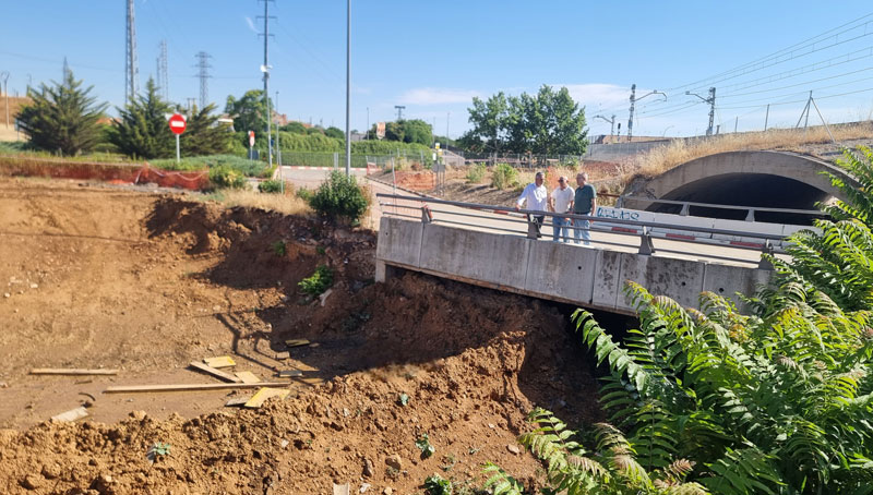 Valdepeñas avanza en la protección frente a tormentas con la ampliación del Puente El Hierro y un parque fluvial