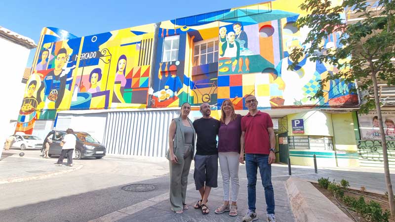 Un mural de 16 metros de altura recupera los rostros y recuerdos del mercado municipal de Valdepeñas