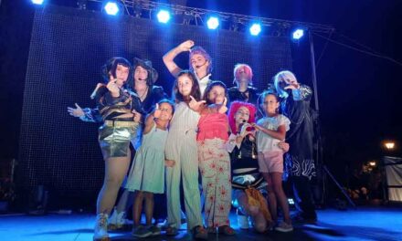 Pequeños y mayores se lo pasan en grande en Villanueva de los Infantes con el concierto de las Guerreras K-POP